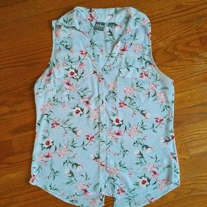 Floral print sleeveless blouse